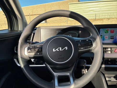 Used 2025 Kia Sportage LX image 28