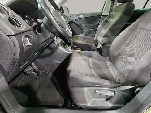 Used 2013 Volkswagen Tiguan S image 12