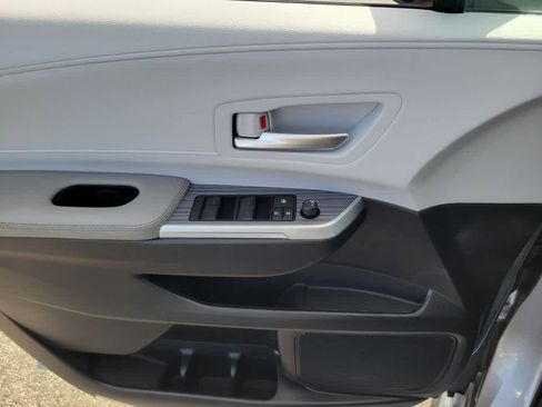 Used 2025 Toyota Sienna XLE FWD image 20