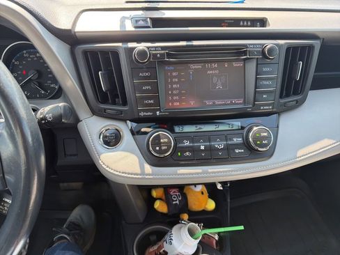 Used 2018 Toyota RAV4 XLE FWD image 10