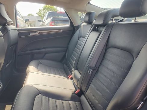 Used 2016 Ford Fusion SE w/ Equipment Group 202A AWD/4WD image 28
