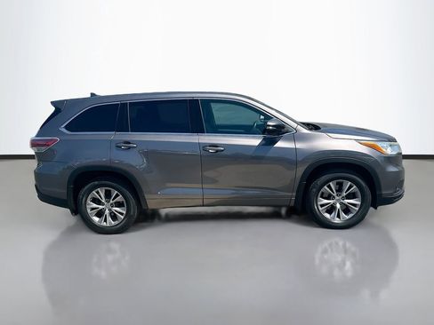 Used 2014 Toyota Highlander Plus AWD/4WD image 4