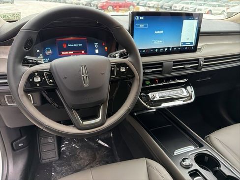 New 2026 Lincoln Corsair Premiere image 9