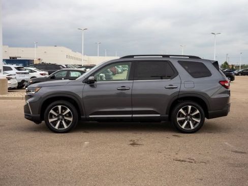 Used 2025 Honda Pilot Touring image 4