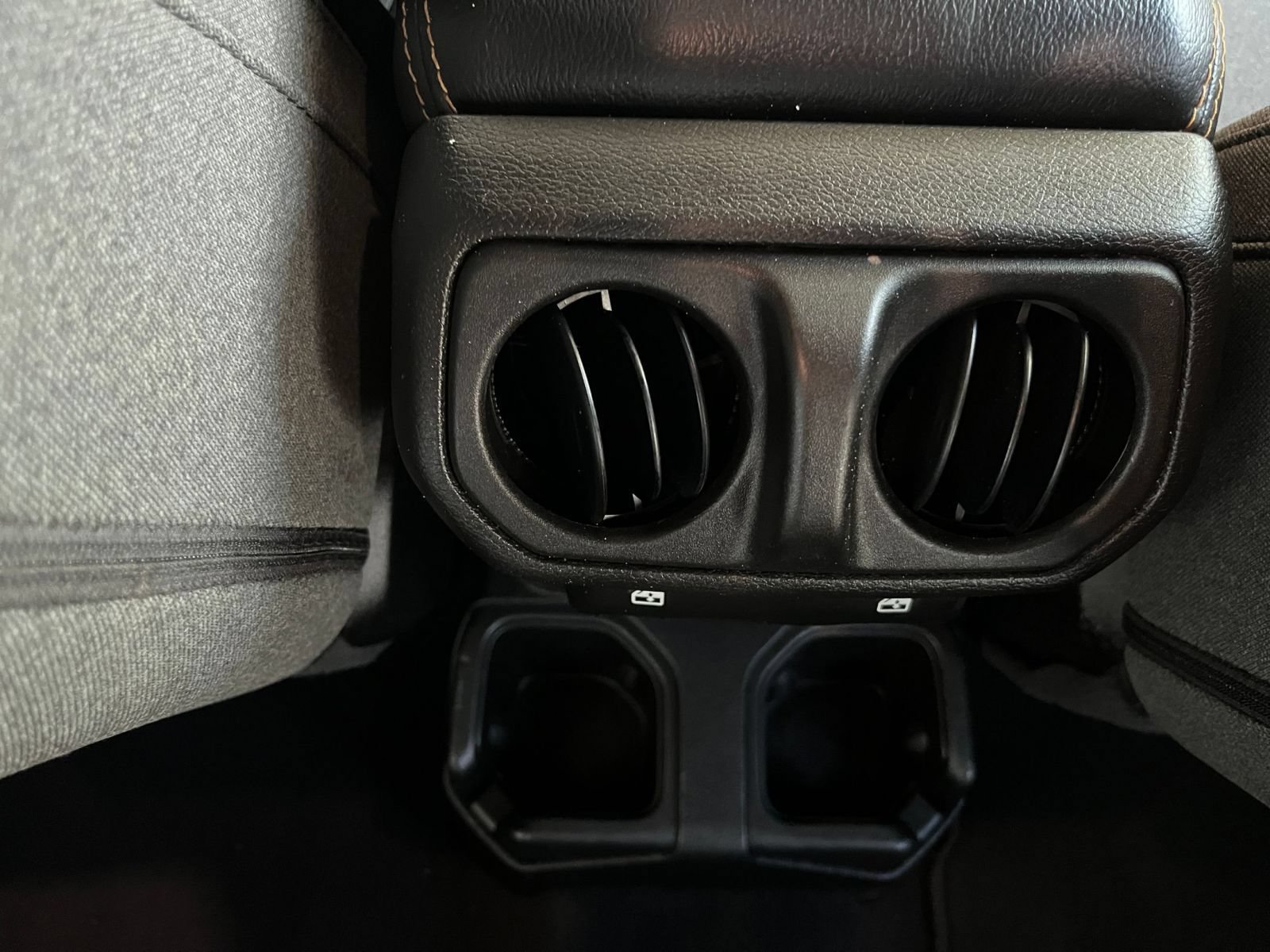 Used 2025 Jeep Wrangler Unlimited Sahara AWD/4WD image 21