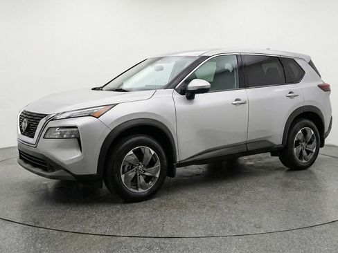 Used 2025 Nissan Rogue SV FWD image 3