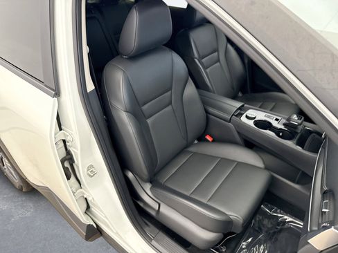 Used 2023 Nissan Rogue SV w/ SV Premium B Package image 16