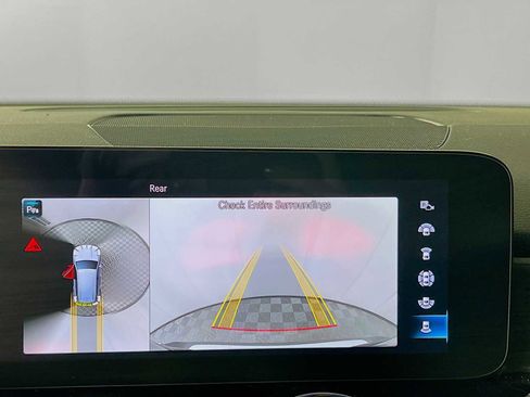 Used 2023 Mercedes-Benz GLB 250 4MATIC image 13