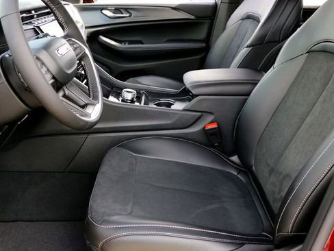 New 2025 Jeep Grand Cherokee L Altitude RWD image 9