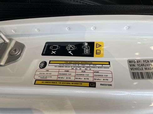 Used 2024 Jeep Wrangler Unlimited Sahara w/ Safety Group AWD/4WD image 39