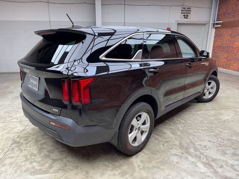 Used 2023 Kia Sorento LX AWD/4WD image 5