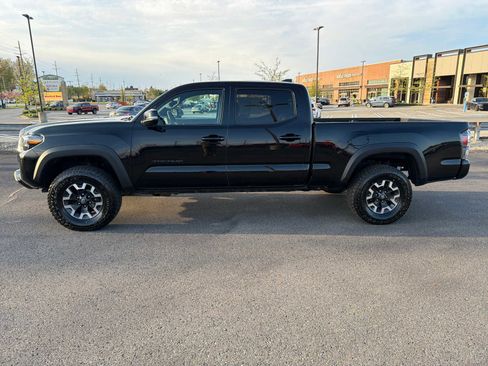 Used 2023 Toyota Tacoma TRD Off-Road w/ Technology Package AWD/4WD image 8
