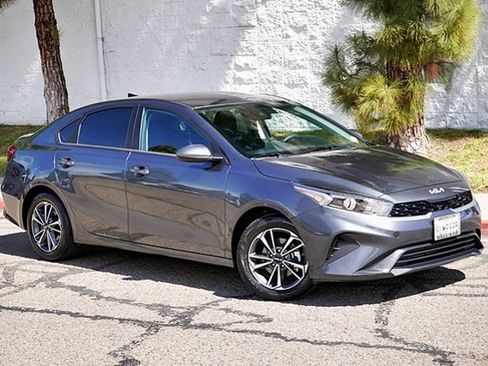 Certified 2024 Kia Forte LXS image 1