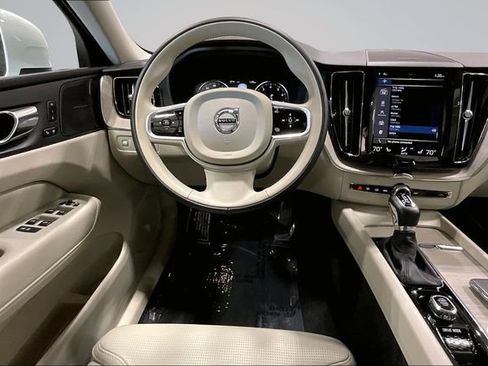 Used 2021 Volvo XC60 T5 Inscription w/ Climate Package AWD/4WD image 7