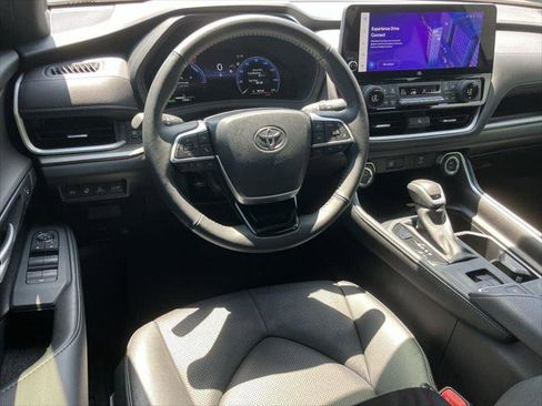 Certified 2025 Toyota Grand Highlander AWD Hybrid image 17