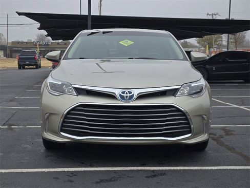 Used 2016 Toyota Avalon XLE Premium image 2