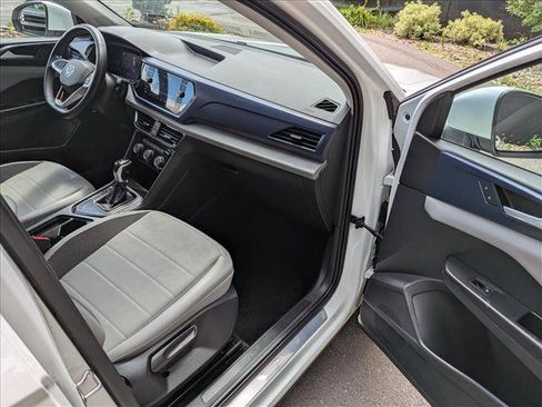 Certified 2023 Volkswagen Taos SE w/ Black Wheel Package FWD image 11