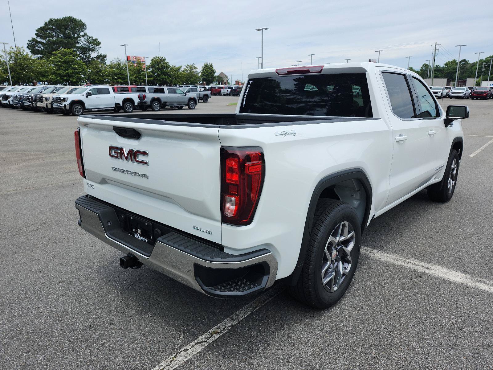 New 2026 GMC Sierra 1500 SLE AWD/4WD image 3