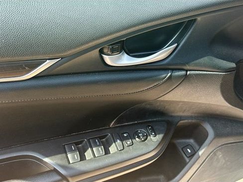 Used 2019 Honda Civic EX-L image 18