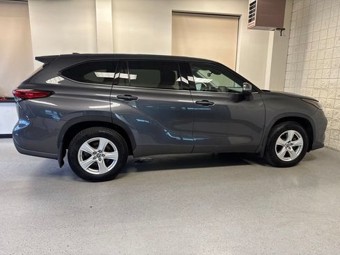 Used 2021 Toyota Highlander LE AWD/4WD image 47