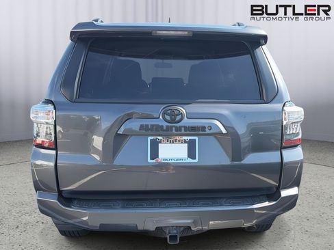 Used 2019 Toyota 4Runner SR5 RWD image 9