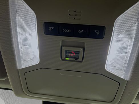 Used 2022 Toyota RAV4 LE image 21