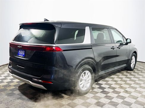 Used 2024 Kia Carnival LX image 8