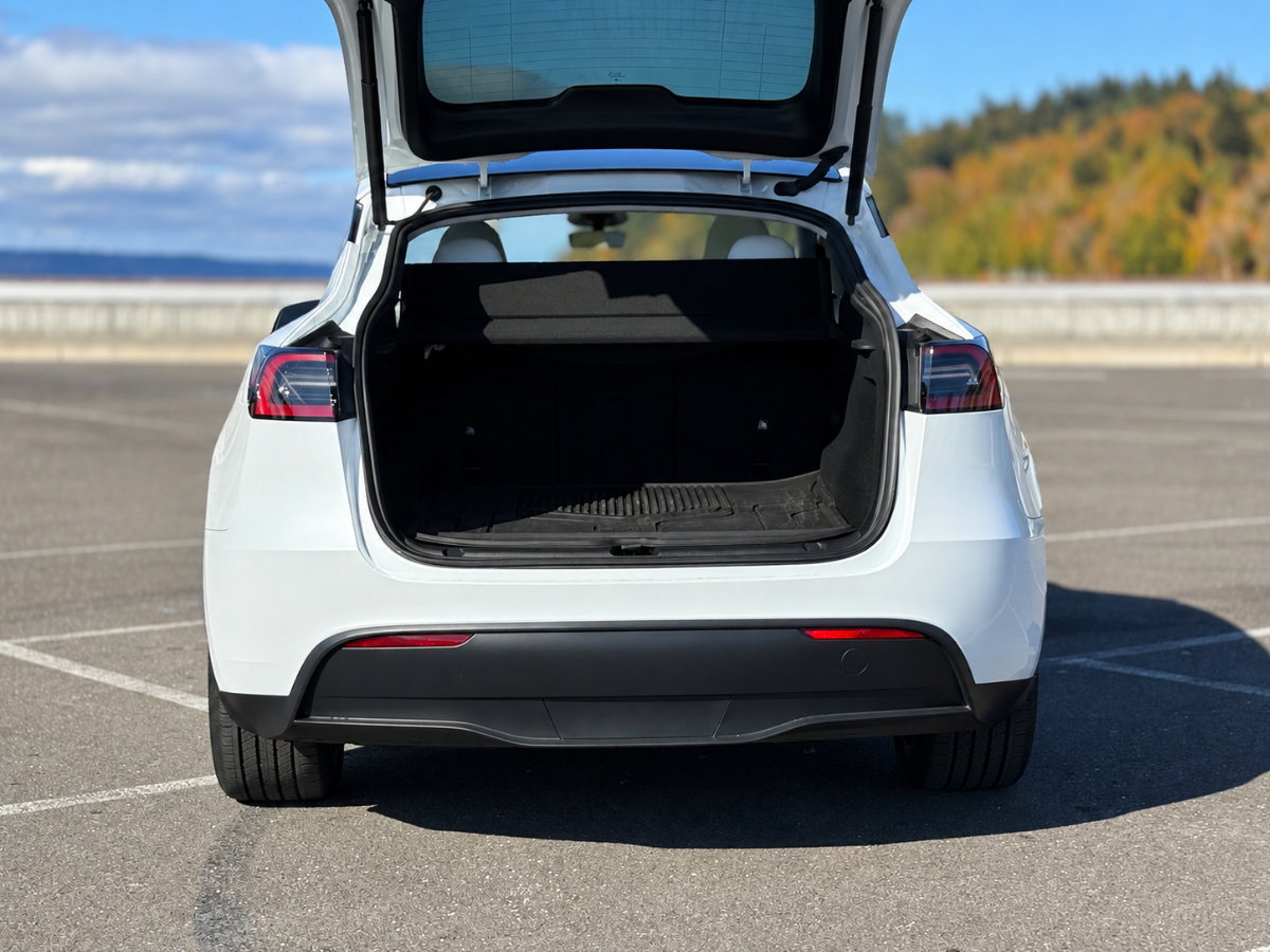 Used 2022 Tesla Model Y Long Range AWD/4WD image 5
