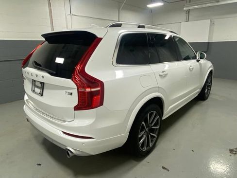 Used 2019 Volvo XC90 T5 Momentum w/ Multimedia Package AWD/4WD image 3