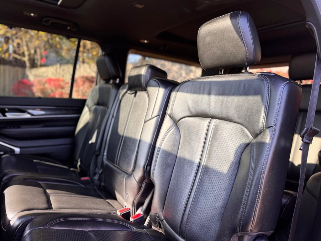 Used 2023 Jeep Wagoneer 4WD w/ Premium Group I image 23
