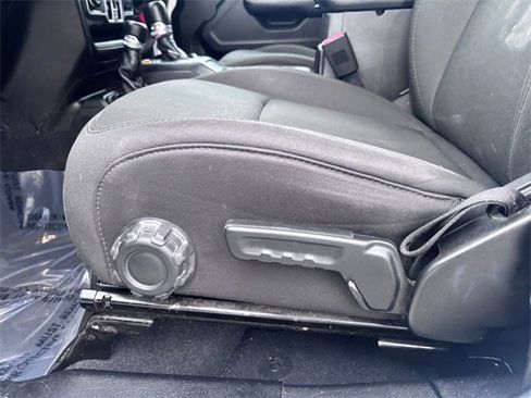 Used 2018 Jeep Wrangler Unlimited Sport S image 11