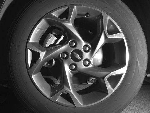 Used 2025 Chevrolet Trax LT FWD image 12