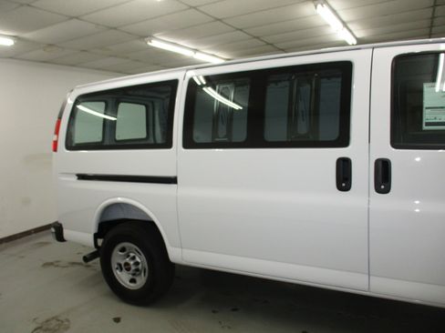 New 2026 GMC Savana 3500 RWD image 6