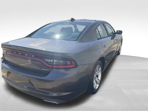 Used 2017 Dodge Charger SXT RWD image 10