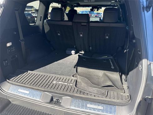 Used 2023 Lexus LX 600 4WD w/ Luxury Package image 31