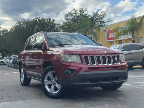 Used 2012 Jeep Compass Latitude w/ Sun/Sound Group AWD/4WD image 2