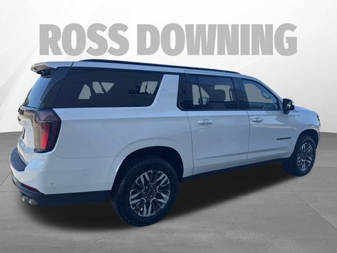 Used 2025 Chevrolet Suburban Z71 image 8