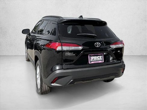 Used 2022 Toyota Corolla Cross LE FWD image 5