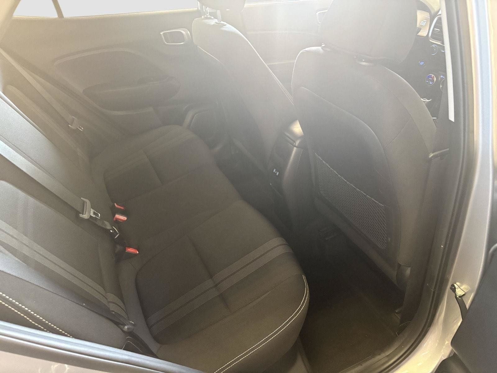 Used 2025 Hyundai Venue SEL FWD image 17