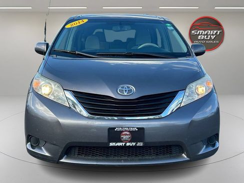Used 2014 Toyota Sienna LE AWD/4WD image 3