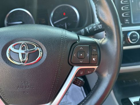 Used 2019 Toyota Highlander Limited image 19