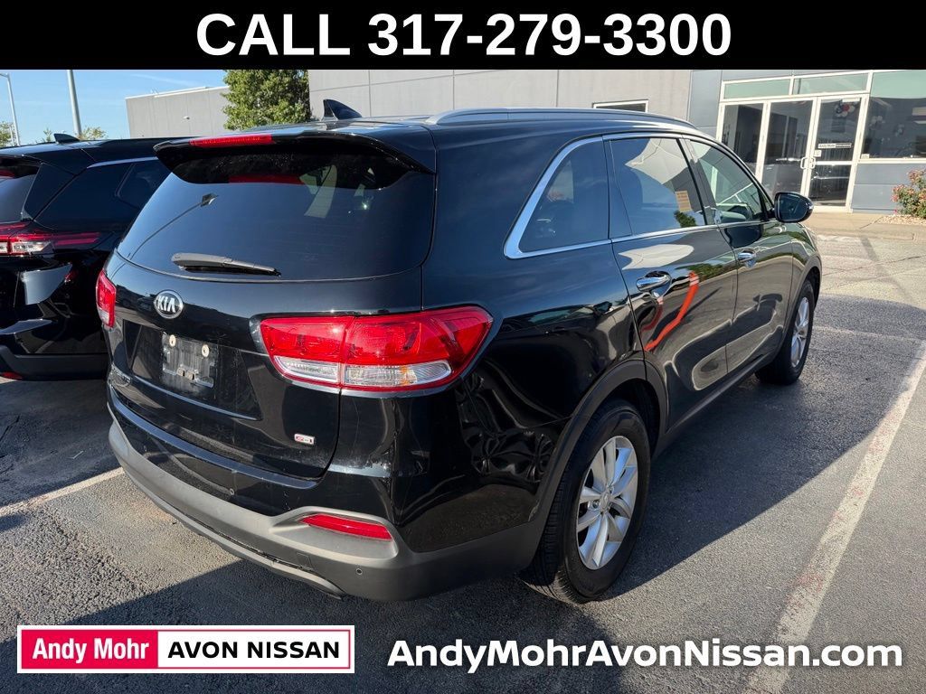 Used 2017 Kia Sorento FWD w/ LX Convenience Package image 4