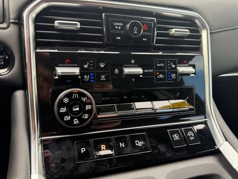 Used 2025 Nissan Armada Platinum Reserve AWD/4WD image 22