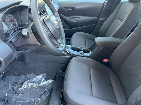 Used 2025 Toyota Corolla LE FWD image 30