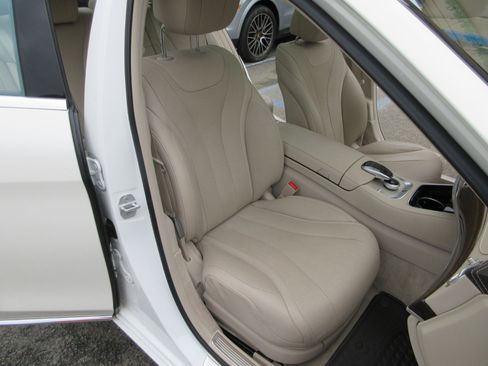 Used 2017 Mercedes-Benz S 550 Sedan image 23