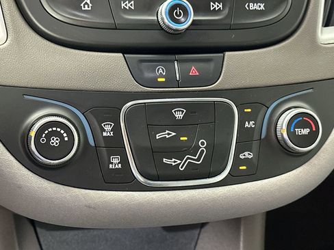 Used 2021 Chevrolet Malibu LS image 19