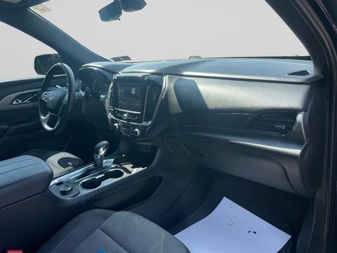 Used 2023 Chevrolet Traverse LT w/ Rear Camera Mirror Package AWD/4WD image 10