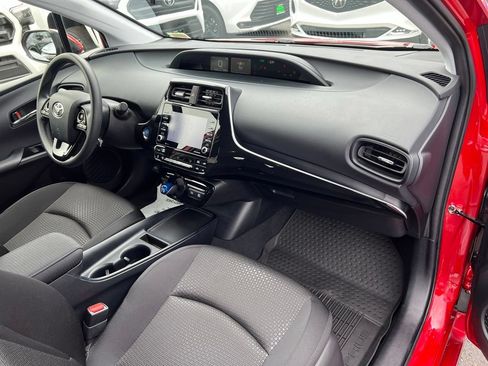 Certified 2022 Toyota Prius LE FWD image 21
