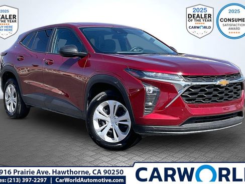 Used 2025 Chevrolet Trax LS FWD image 1