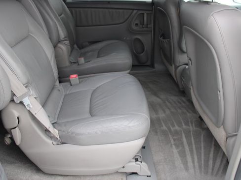 Used 2005 Toyota Sienna XLE FWD image 15